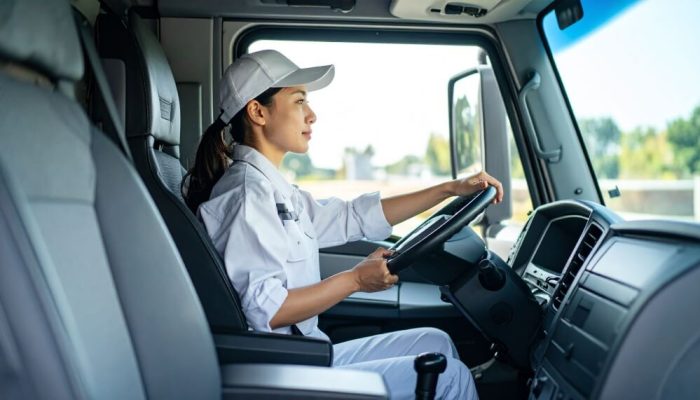 「腰が痛い」は運転の敵!プロドライバーが教える「座り方革命」